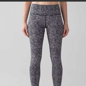 Lululemon WU  Luxtreme in alpine white. Size 4